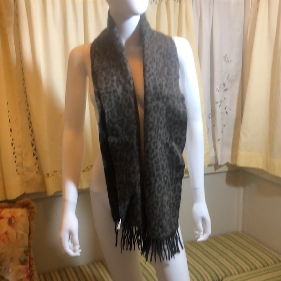 Nordstrom 100%cashmere animal print scarf - Picture 2 of 4